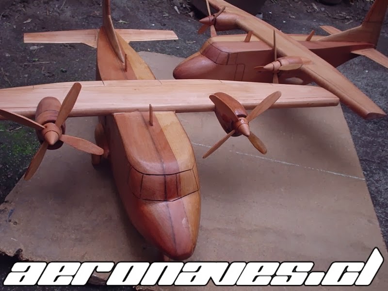 Maqueta en madera Avión CASA C-212
